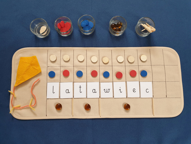 mat for building a model of a word - sound, letter, syllable