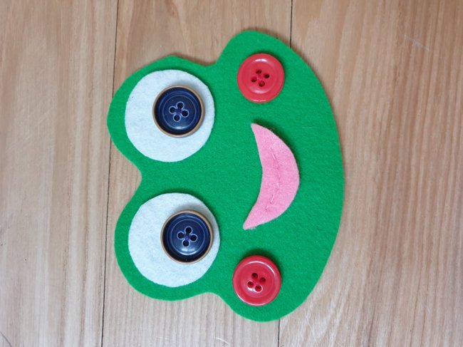 sewing kit - frog