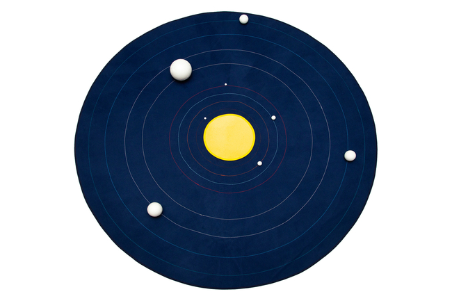 Rundmatte "Himmel" mit gestickten Umlaufbahnen - zur Darstellung des Sonnensystems - groß