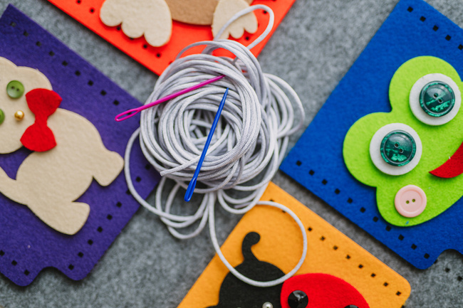 Felt Wall Hanging – DIY Mobile Phone Organizer (6 pockets + decorative elements)