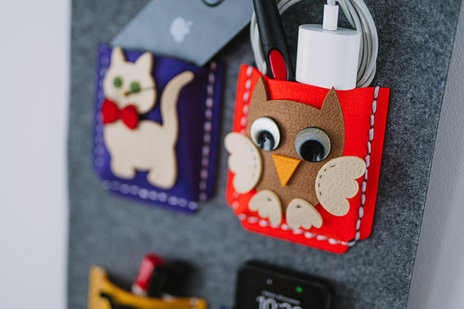 Filzwandteppich zum Selbstnähen – Handy-Organizer (6 Taschen + Dekoelemente)