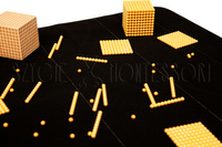 Mathematte zum Organisieren von goldenem Material - schwarz