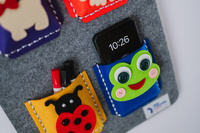 Filzwandteppich zum Selbstnähen – Handy-Organizer (6 Taschen + Dekoelemente)