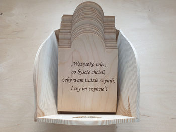 Maxims, quotes from the Holy Scripture on wooden tablets