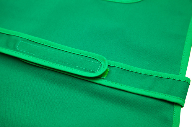 Vorne zu schließende Schürze - grün