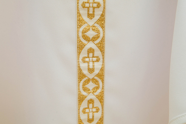 White chasuble – educational material for catechesis