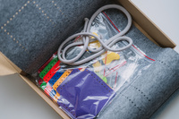 Filzwandteppich zum Selbstnähen – Handy-Organizer (6 Taschen + Dekoelemente)