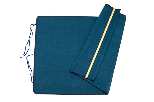 A small rug to work on the floor - navy blue