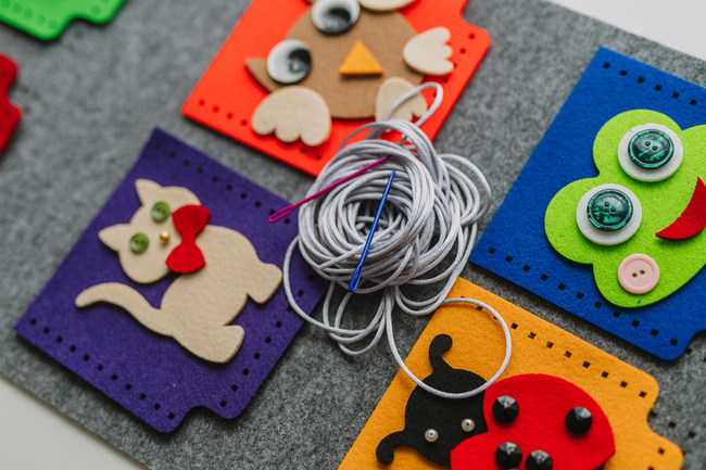 Felt Wall Hanging – DIY Mobile Phone Organizer (6 pockets + decorative elements)